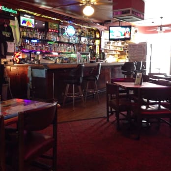 Magoo's Sports Bar - Dive bar blasting classic rock, one pool table, slots on the left. - Sports Bars Near Me - Salem, Oregon Magoo's Sports Bar - Dive bar blasting classic rock, one pool table, slots on the left. - Sports Bars Near Me - Salem, Oregon