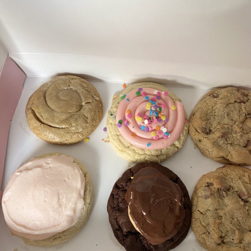 Crumbl - West County - Bakeries Near Me - Des Peres, Missouri Crumbl - West County - Bakeries Near Me - Des Peres, Missouri