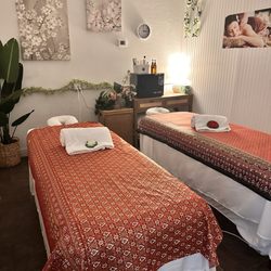 Aiyara Vintage HomeSpa - Couples massage room