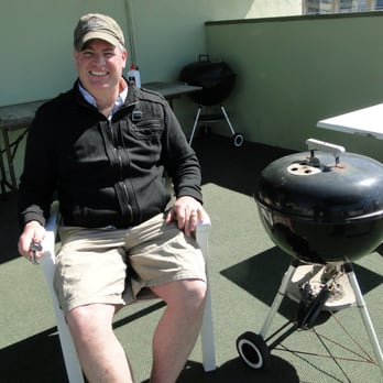 Surfer Beach Hotel - the two bbqs! :) sunset suite - San Diego, CA