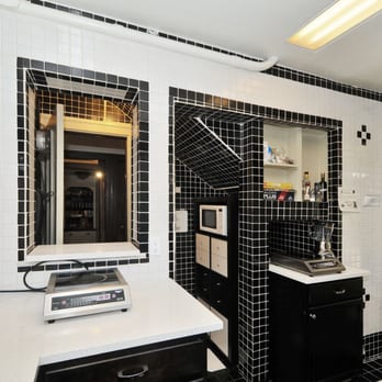 The Craigmyle - Guest kitchen on main floor for guests - Bed & Breakfast Near Me - Victoria, British Columbia The Craigmyle - Guest kitchen on main floor for guests - Bed & Breakfast Near Me - Victoria, British Columbia