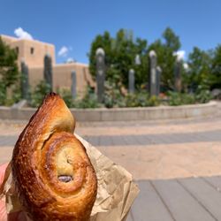 Ihatov Bread and Coffee - Pan au chocolat