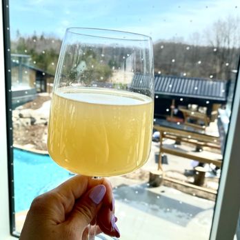 Vetta Nordic Spa - Sparkling pear juice - Day Spas Near Me - Oro-Medonte, Ontario Vetta Nordic Spa - Sparkling pear juice - Day Spas Near Me - Oro-Medonte, Ontario