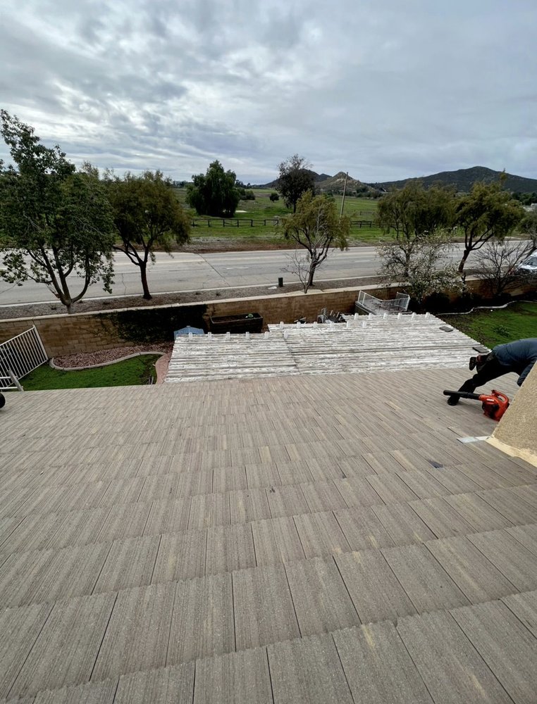 Slide of J & R Elite Roofing