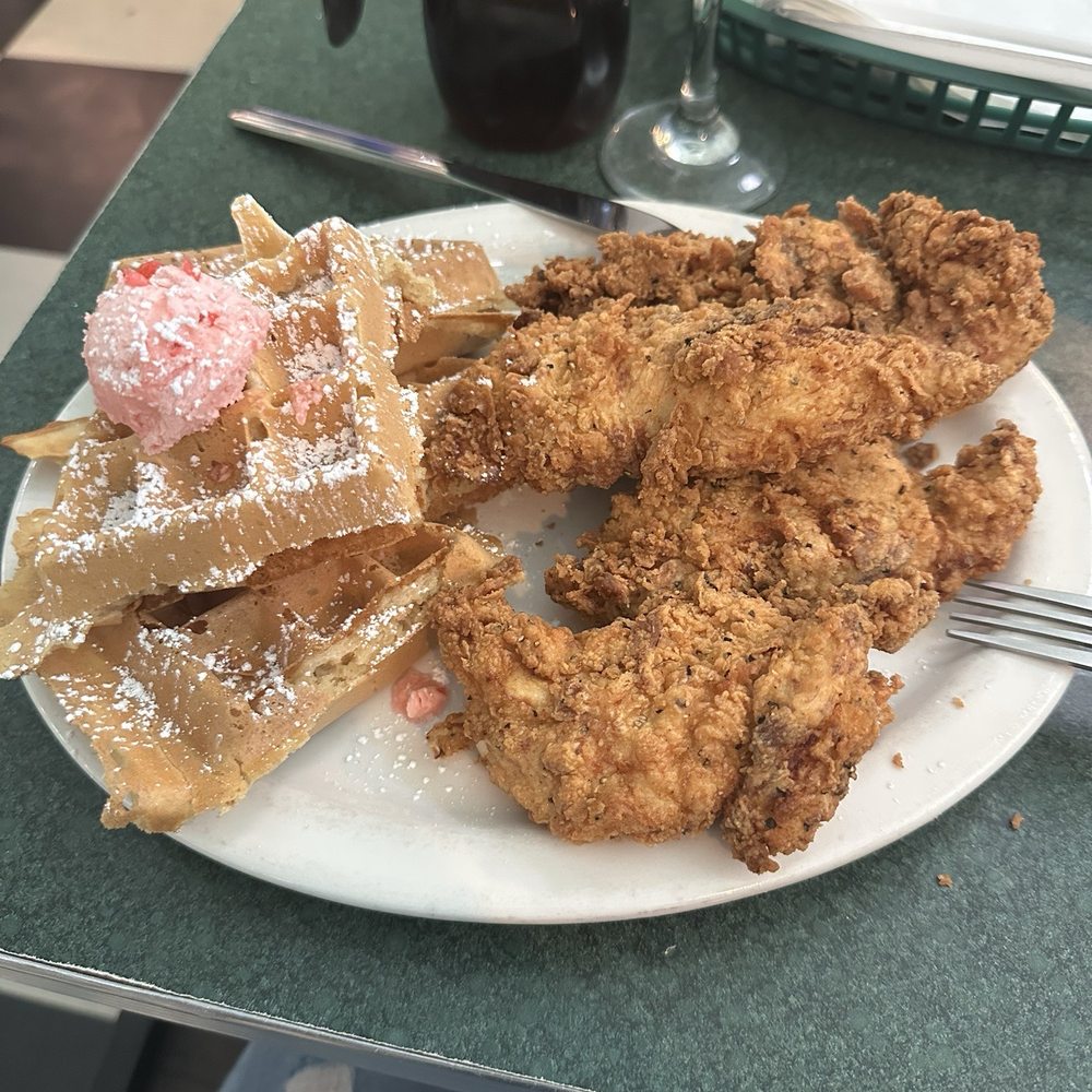 Metro Diner - Chicken and Fried Chicken & Waffle - American Near Me - Tampa, Florida Metro Diner - Chicken and Fried Chicken & Waffle - American Near Me - Tampa, Florida