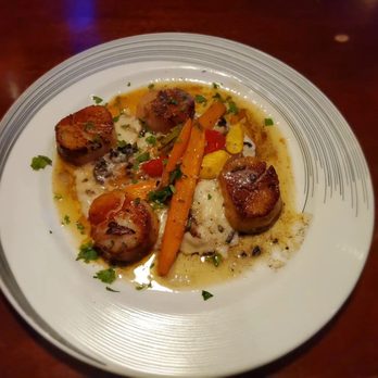 Redwood Cafe - Day boat scallops with wild mushroom risotto and veggies - New American Near Me - Modesto, California