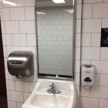 Carl's Jr - Clean bathrooms. Automatic soap and dryer, but no automatic water... Gross - Fast Food Near Me - Gorman, California