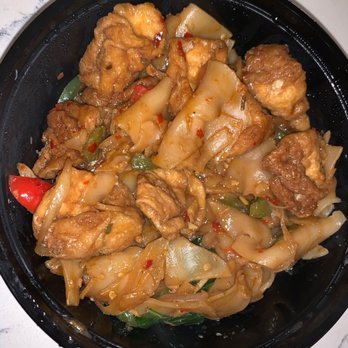 Buuz Thai Eatery - Drunken Noodle - Thai Near Me - Arlington, Virginia