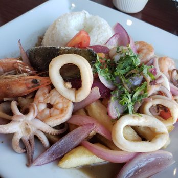 Chios Peruvian Grill - Saltado de mariscos - Peruvian Near Me - Van Nuys, California