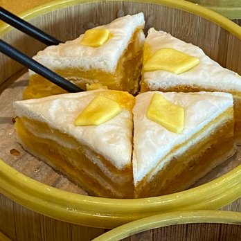 Grandeur Palace - Many layers sponge cake .... One of My fav - Seafood Near Me - Toronto, Ontario