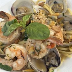 Primo Pizzeria - Shrimp and Cavatelli with Shrimps & Clams (subbed cavatelli with linguini)