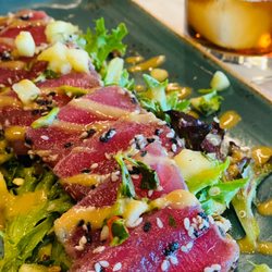 Derby Club - Sesame Crusted Ahi Tuna - the smell makes my lady friend jelly - and it tasted just as good!