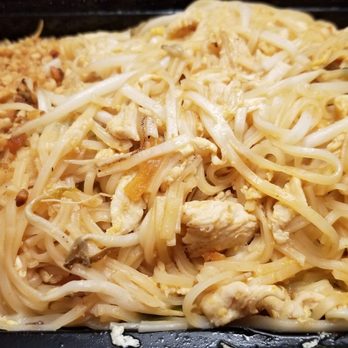 Bangkok Chef - Manoa - 1. Pad Thai Chicken - Thai Near Me - Honolulu, Hawaii
