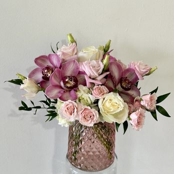 Abloom Floral - Mid heigh lush in curated glass. - Florists Near Me - Lincoln, Nebraska Abloom Floral - Mid heigh lush in curated glass. - Florists Near Me - Lincoln, Nebraska