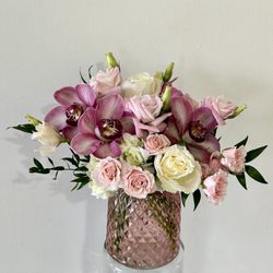 Abloom Floral - Mid heigh lush in curated glass.