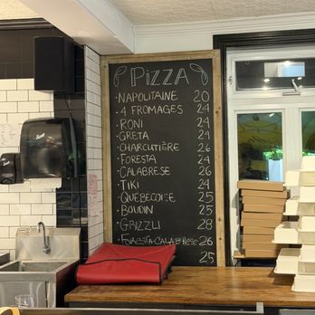 Pizzazorg - Entry area (for takeout?) - Pizza Near Me - Quebec City, Quebec