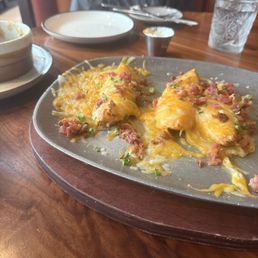Congealled potato skins. What a mess. Not hot. Congealled potato skins. What a mess. Not hot.