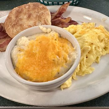 Metro Diner - American Near Me - Fredericksburg, Virginia