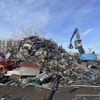 Green Giant Junk Removal - Scrap yard - Junk Removal & Hauling Near Me - Wakefield, Massachusetts Green Giant Junk Removal - Scrap yard - Junk Removal & Hauling Near Me - Wakefield, Massachusetts