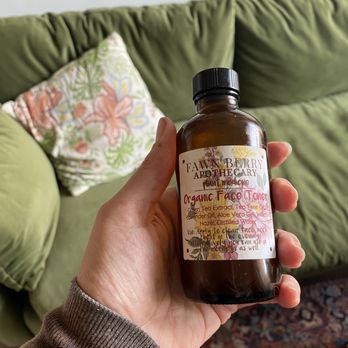 Fawn Berry Apothecary - Fawn's Face Toner - Gift Shops Near Me Fawn Berry Apothecary - Fawn's Face Toner - Gift Shops Near Me