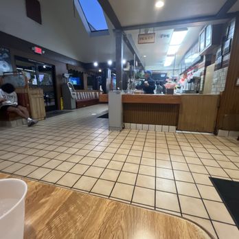 Tops Burgers - Spacious location - Burgers Near Me - Pasadena, California Tops Burgers - Spacious location - Burgers Near Me - Pasadena, California