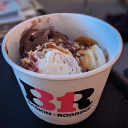 Baskin-Robbins - This is a 3 scoop sundae. The scoops were so small! Hardly any syrup or almonds. The delivery was super fast, can't blame that.