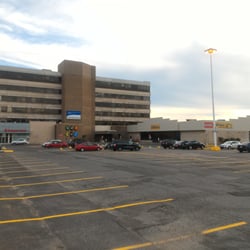 Quartier Cavendish - View from the south east corner of the parking lot, showing ScotiaBank,TD Bank entrance, office tower, and the other side of Econofitness