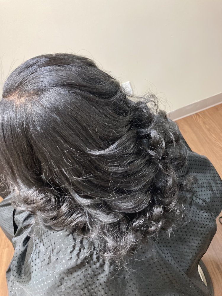 Beyond Silk Hair Salon Logo