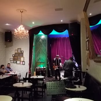 Praga Cafe - Band setting up - Breakfast & Brunch Near Me - Tijuana, BCN Praga Cafe - Band setting up - Breakfast & Brunch Near Me - Tijuana, BCN
