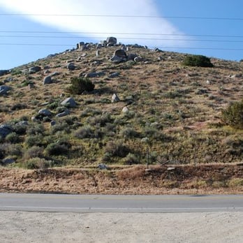 Kern River Preserve - The entrance to the Preserve is right across the road from this mound of boulders - Hiking Near Me - Weldon, California Kern River Preserve - The entrance to the Preserve is right across the road from this mound of boulders - Hiking Near Me - Weldon, California