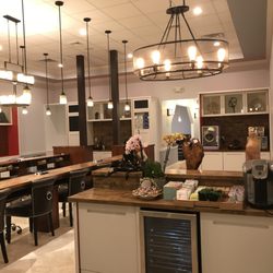 Luxotic Nail Bar - Complimentary beverages