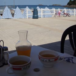 Vedettes de St-Malo - relaxing with apple cider in Dinard