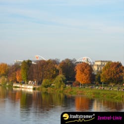 STADTSTROMER Leipzig Stadtführungen - Die Red Bull Arena Leipzig neben dem Elsterbecken - zu erleben mit der Zentral-Linie, Brücken-Linie und Bahn-Linie von Stadtstromer.com