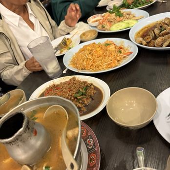 Ruen Pair - Tom Yum Goong, Spicy Clams, Pad Thai, Fried Rice - Thai Near Me - Los Angeles, California Ruen Pair - Tom Yum Goong, Spicy Clams, Pad Thai, Fried Rice - Thai Near Me - Los Angeles, California