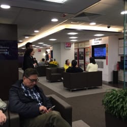 匯豐銅鑼灣分行 - Long wait for new bills before Chinese New Year. There are 28th people before me!