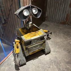 Ripley's Believe It or Not - Scrap robot art
