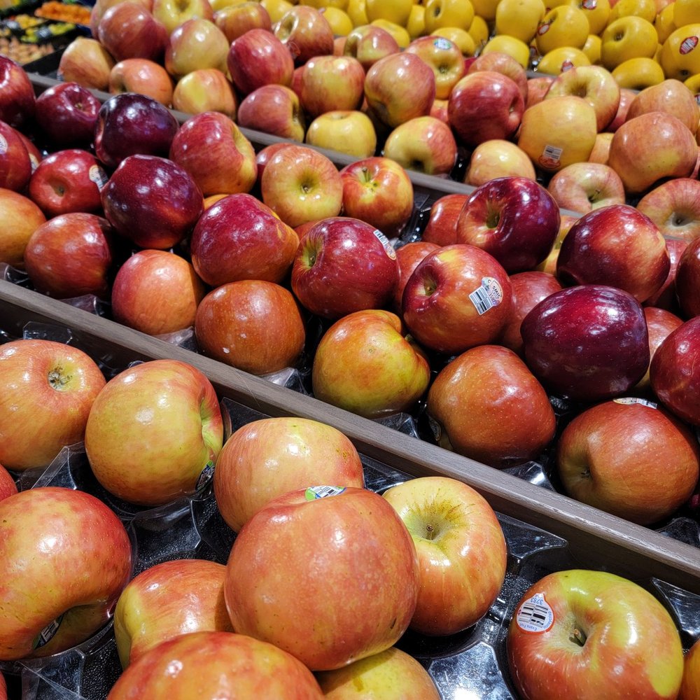 Kroger - a large display of apples in a grocery store - Grocery Near Me - Springboro, Ohio Kroger - a large display of apples in a grocery store - Grocery Near Me - Springboro, Ohio