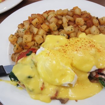 Brunch Cafe-Niles - yummy Florentine Benedict - Breakfast & Brunch Near Me - Niles, Illinois