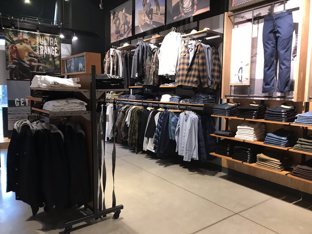 vans store farmington station