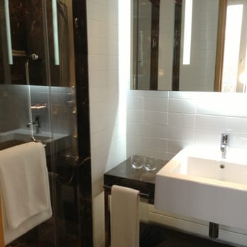 Me Reina Victoria - Bath - Hotels Near Me - Madrid, M Me Reina Victoria - Bath - Hotels Near Me - Madrid, M