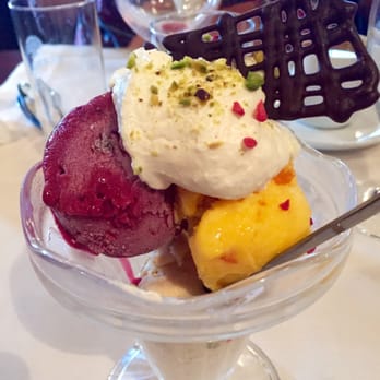 Raadhuus Kafeen - Framboise, mango, pistachio and vanilla - Cafes Near Me - Aarhus