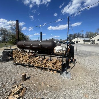 Clean Smoke BBQ - Huge bbq pit - Barbeque Near Me