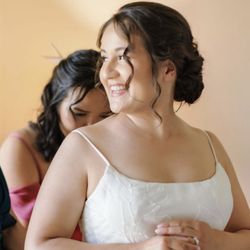 Beauty With Aloha - I requested slightly glam but mostly natural bridal makeup, and Tia did a perfect job.