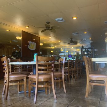 Emerald Thai Restaurant - Dining area - Thai Near Me - Davie, Florida
