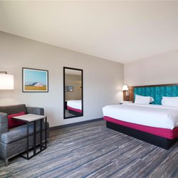 Hampton Inn & Suites Salinas - Guest room