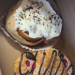 Cobs Bread - Raspberry chocolate Chocolate crunch