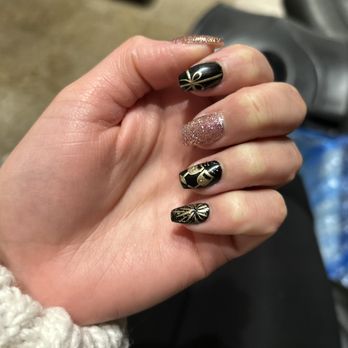 Pauline's Nail Spa - Nail Salons Near Me - Des Moines, Washington