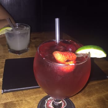 Moxies Vaughan Colossus Restaurant - Sangria - Canadian (New) Near Me - Woodbridge, Ontario Moxies Vaughan Colossus Restaurant - Sangria - Canadian (New) Near Me - Woodbridge, Ontario