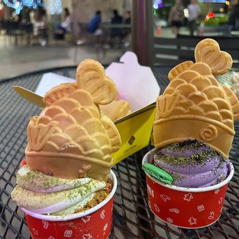 Somisomi - upside down ahboong (milk + matcha swirl, cookie butter + cookies and cream swirl) - Ice Cream & Frozen Yogurt Near Me - Irvine, California Somisomi - upside down ahboong (milk + matcha swirl, cookie butter + cookies and cream swirl) - Ice Cream & Frozen Yogurt Near Me - Irvine, California
