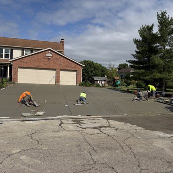 Cincinnati Custom Concrete - Driveway looking good - Masonry/Concrete Near Me - Maineville, Ohio